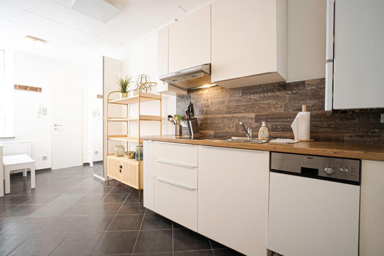 2-Room Apartment On The First Floor With Designer Renovation. Exit To The Courtyard. 15 Minutes To Schloss Schoenbrunn Viena Exterior foto