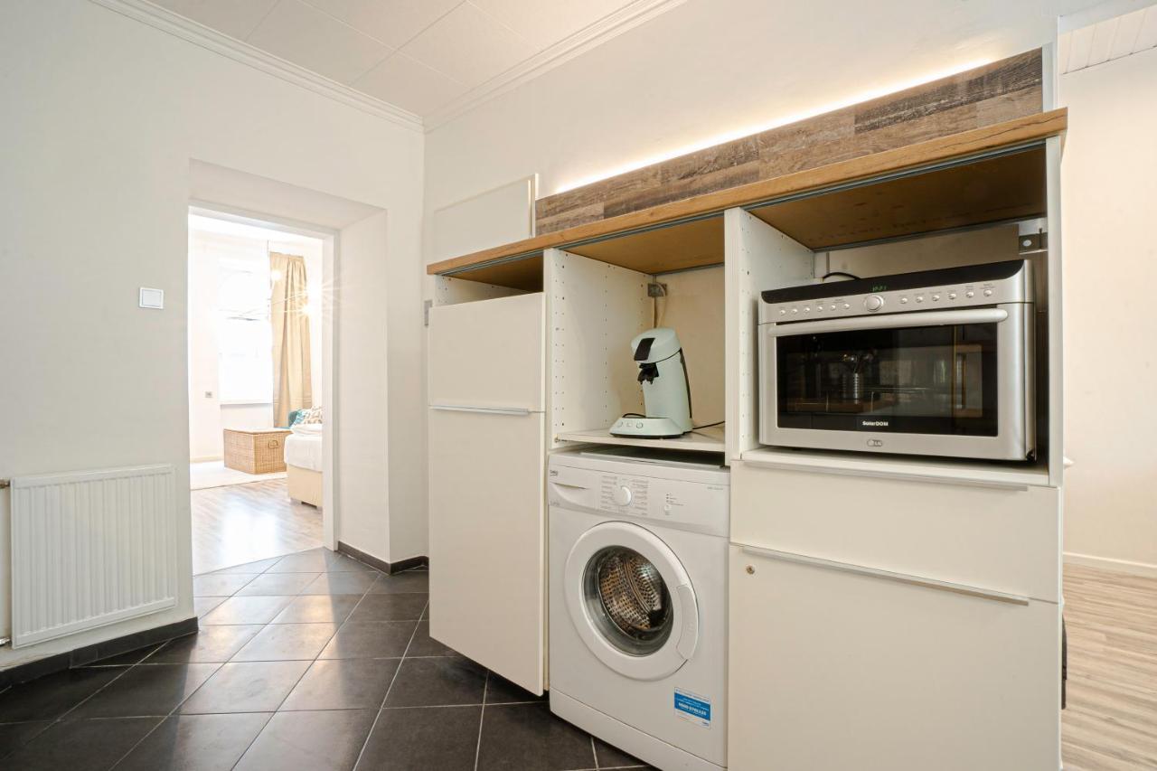 2-Room Apartment On The First Floor With Designer Renovation. Exit To The Courtyard. 15 Minutes To Schloss Schoenbrunn Viena Exterior foto